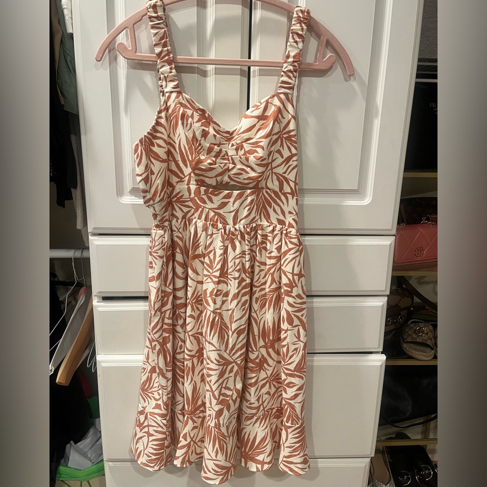 Pink/orange tropical dress.